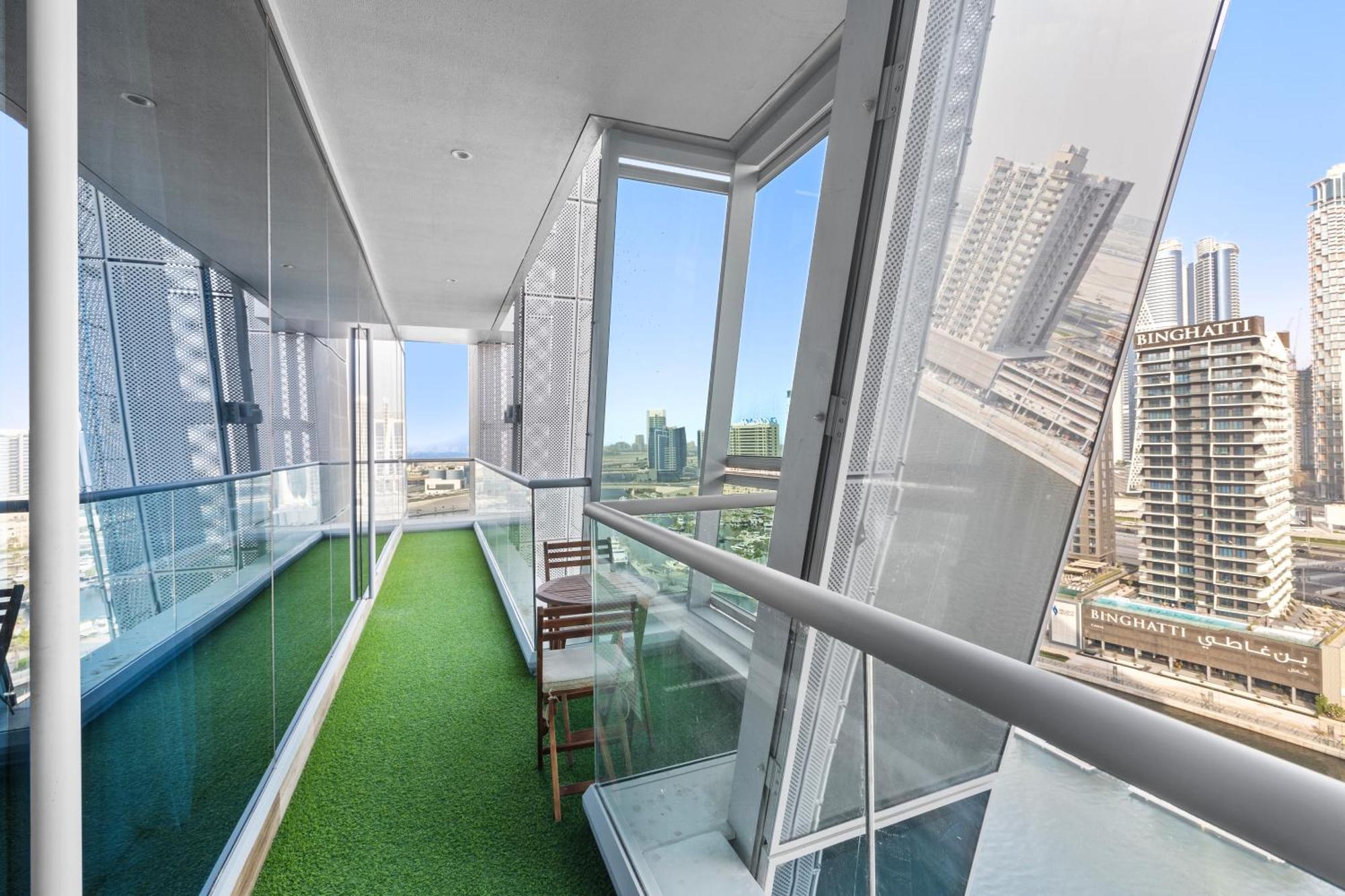 Apartamento Unlock J One Downtown Dubái Exterior foto